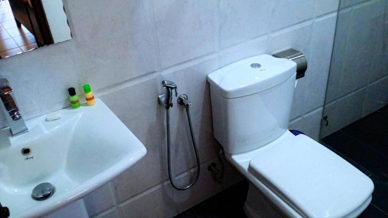 Maple Leaf Hotel Negombo Zewnętrze zdjęcie