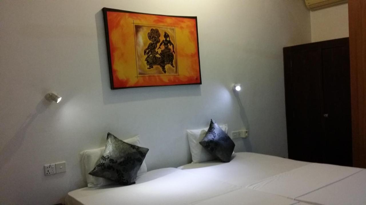 Maple Leaf Hotel Negombo Zewnętrze zdjęcie