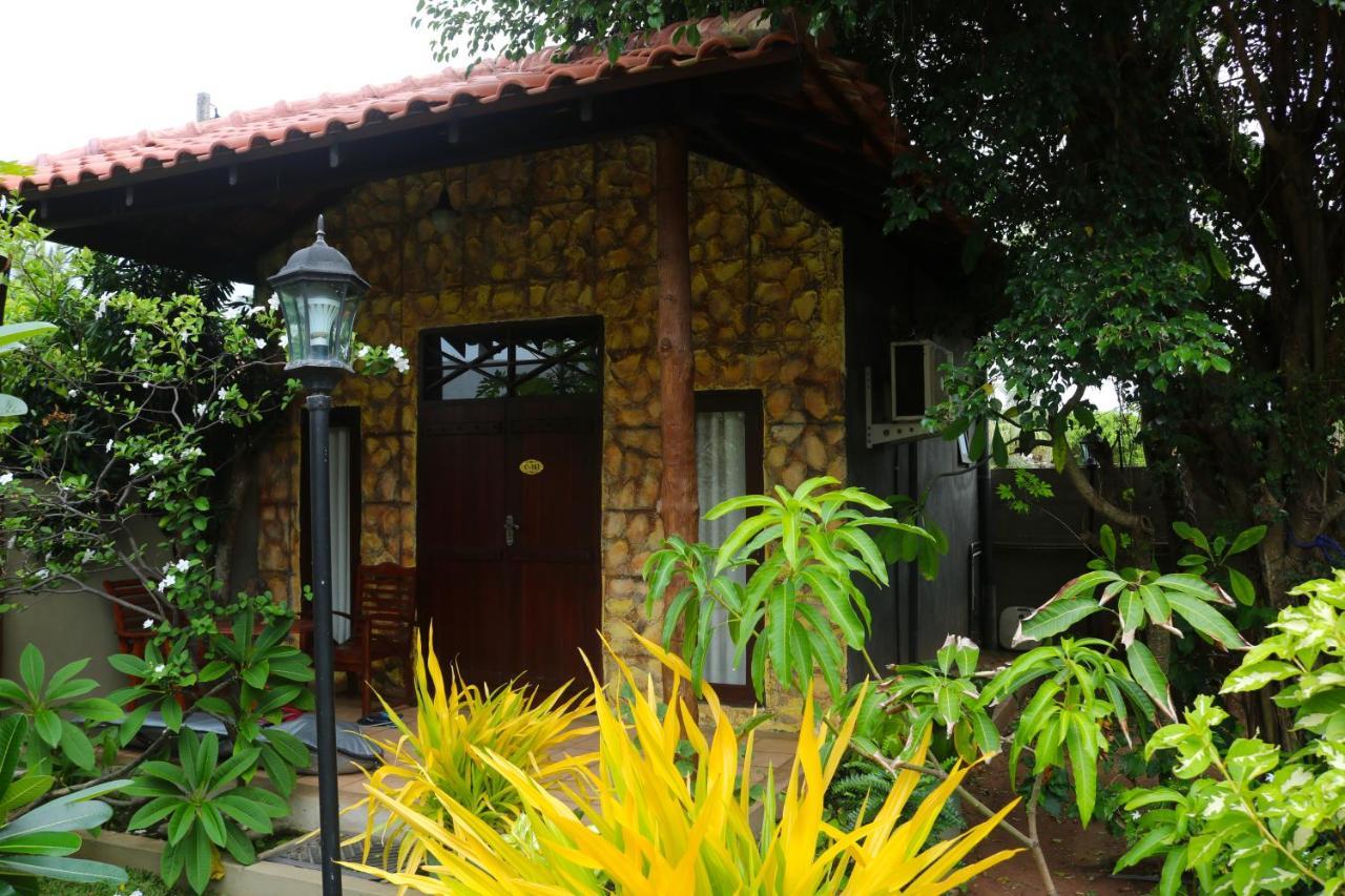 Maple Leaf Hotel Negombo Zewnętrze zdjęcie