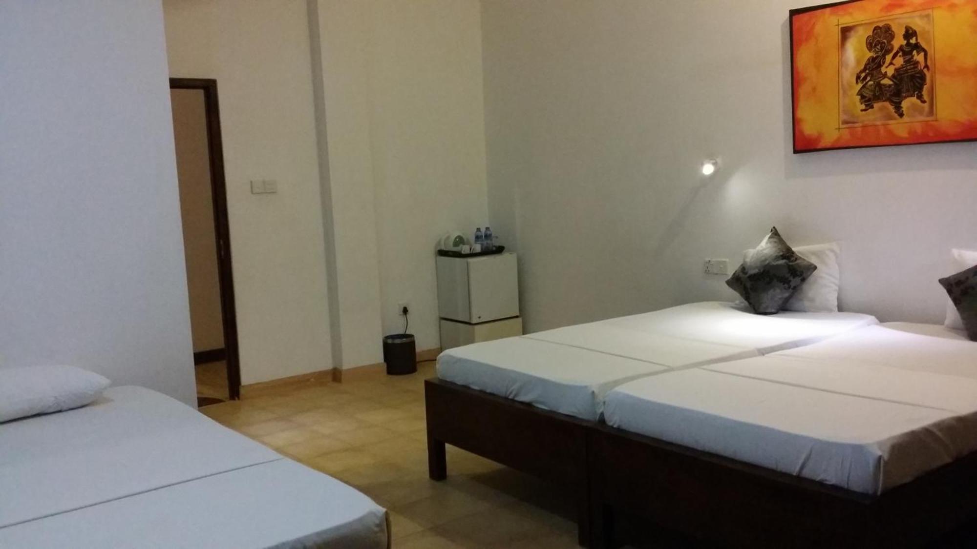 Maple Leaf Hotel Negombo Zewnętrze zdjęcie