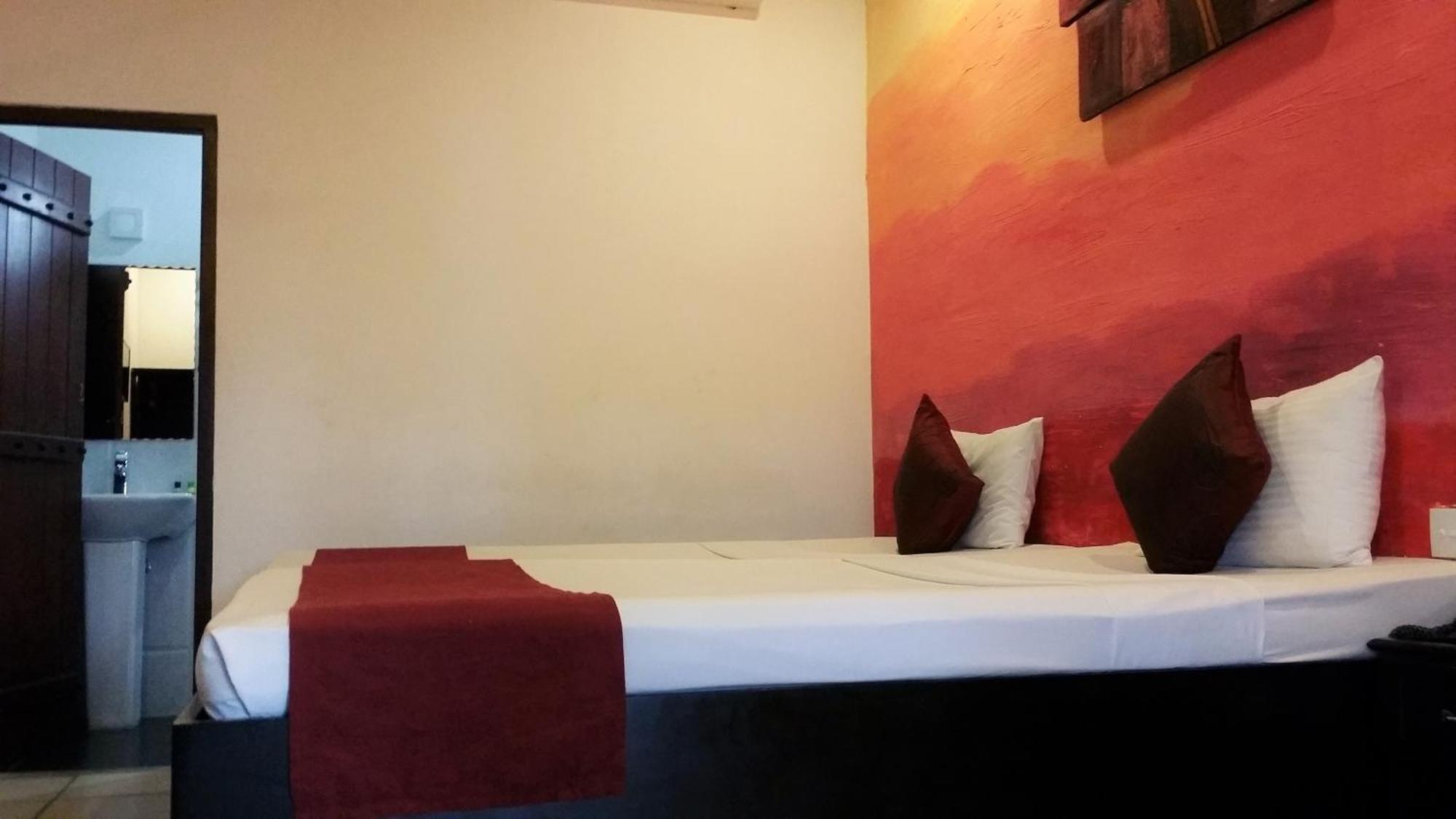 Maple Leaf Hotel Negombo Zewnętrze zdjęcie
